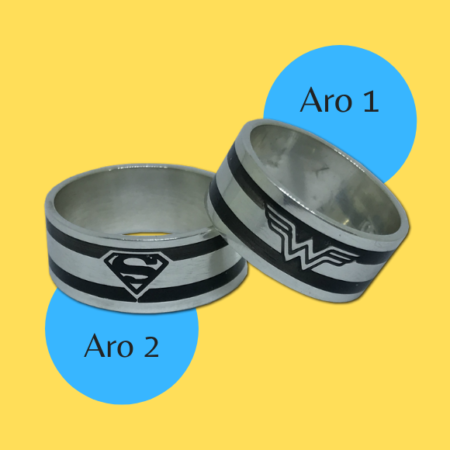 Alianças de Prata com Resina Super Man e Wonder Woman com 7mm